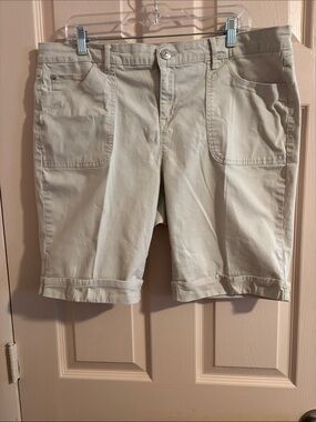 Gloria Vanderbilt Women's Bermuda Shorts - Light Beige